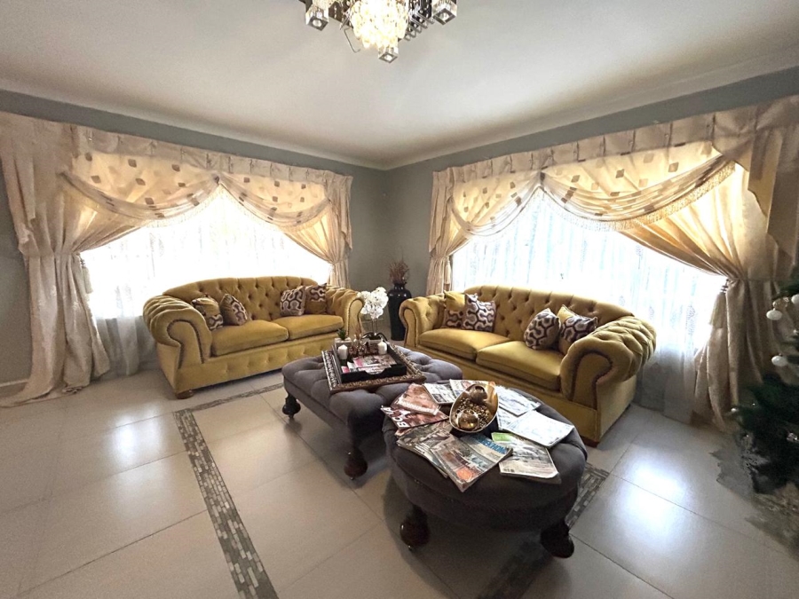 5 Bedroom Property for Sale in Beacon Bay Eastern Cape